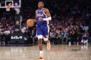 后场核心！马克西15中9轻松拿下22分3板8助2断1帽