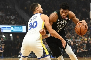 占据上风！库里生涯和字母哥交手16次 总战绩11胜5负