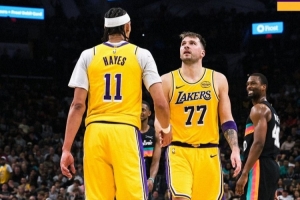 美网友谈湖人输球：文森特&克莱伯&克内克特滚 老詹能打就不会输