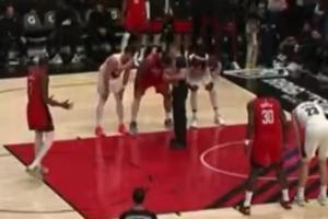 杜兰特不满裁判拖拖拉拉：我能开始罚球了吗？艹了！