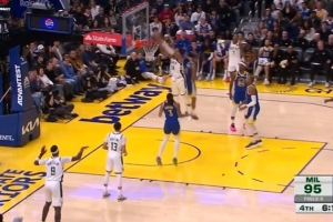 自己来吧！字母哥暴扣&反击一条龙穿透勇士防线上篮得分