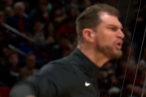 很不满意！斯普利特认为阿夫迪亚被犯规没吹 愤怒抱怨吃T