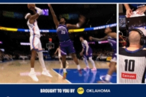 挑战失败！亚历山大撤步跳投倒地获得罚球 爵士选择挑战&挑战失败