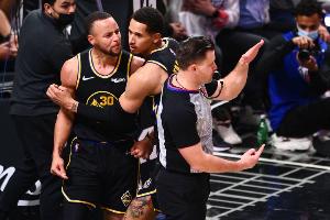 追梦：抱怨越少得到的哨子就越少 我就比库里哨子多！