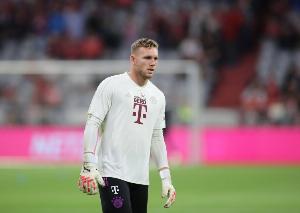 官方：拜仁门将佩雷茨租借加盟南安普顿，租借期限到本赛季结束