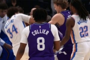 这是抢劫！肯里奇·威廉姆斯突然夹击生生从马尔卡宁手中将球抢走