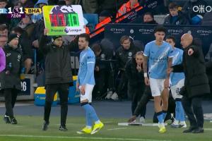 没人了！曼城后防胡桑诺夫、阿莱恩、奥莱利、刘易斯，最大21岁