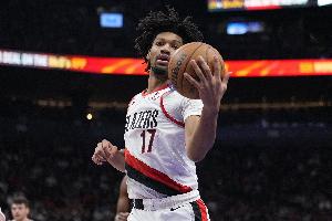 攻防建功！谢顿·夏普抢断反击一条龙 强攻打成2+1