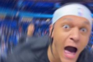 打板压哨反绝杀！魔术官推发布班凯罗抽象表情包 庆祝胜利