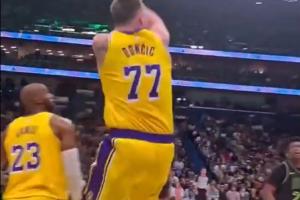 鹕密：垃圾不会进！卢卡高难压哨三分直接打脸：MLGB你狗叫什么？