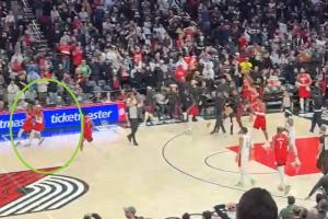 白跑了！伊森“绝杀”后绕场半圈庆祝 奥科吉也搂上一起奔跑！