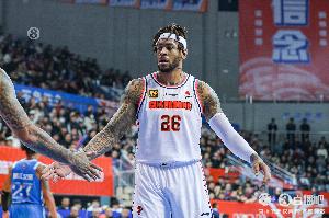 状态很好就是犯规多了！莫兰德首节4中4拿到9分3板1助1断&2次犯规