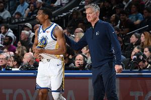 科尔：梅尔顿是我们最好的持球防守者之一 他移动流畅敏捷且强壮