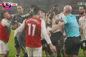 双双染黄！马丁内利砸球+推受伤的布拉德利，科纳特出头怒推+指头