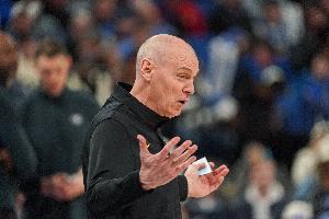 卡莱尔结束13连败终获1000胜！历史第11位千胜教头！