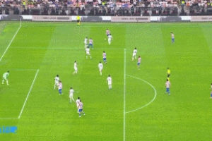 没能实现绝平！补时阶段阿尔马达挑传，阿尔瓦雷斯近距离射门打偏