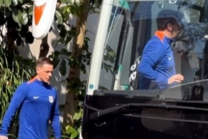 土洋结合！记者晒照：泰山队来了俩外籍助教