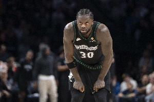 顶不住啊！兰德尔反击滑翔上篮得手 骑士喊出本节第3次暂停