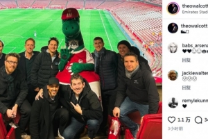 现场观战阿森纳vs利物浦，沃尔科特晒图重返酋长球场