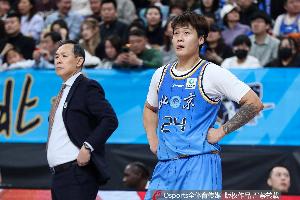 许利民：新外援小维克特·贝利今晚会登场 赵睿还没有百分百恢复