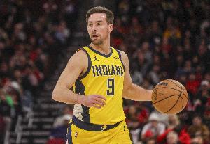 替补发挥出色！麦康纳半场6中4拿到8分2板5助2断