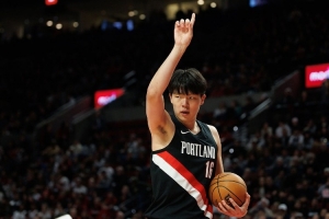 开拓者不擅长培养年轻人？拓媒：反正杨瀚森之前确实上场偏少