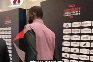 希望没有大碍！吕迪格离开球场时走路一瘸一拐