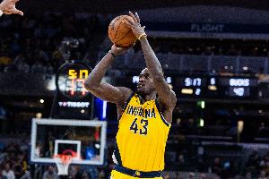 关键上篮反超！西亚卡姆23中13砍下30分14板3助 首节独揽15分