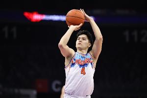 正负值-20！伊力福拉提半场3投仅1中拿到2分 三分2中0