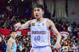 本场最亮眼！谢智杰能攻能传表现全面 全场砍下15分7板6助