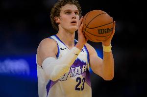 关键时刻连吃浓眉两个！马尔卡宁26中14砍33分7板4助2帽