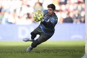 库尔图瓦：巴尔韦德的进球就像足球小将场景，是送给卡洛斯的礼物