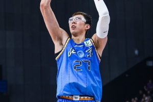 功亏一篑！周琦关键时刻被夺球权&成绝杀背景板 全场拿8分12板2助