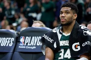 苏群：字母哥明确了自己的人设 将来如果有什么变故那责任不在他