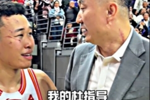 贺希宁晒与广东男篮众人致意的视频：分开一千天 天天盼会面❤️