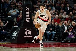 拓媒：别让夏普发边线球了 也就火箭没绝杀 应让传球好的杨瀚森发