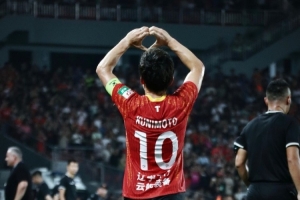 辽宁铁人俱乐部与一线队球员邦本宜裕先生郑重道别