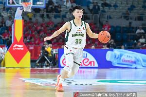带队扩大比分！王岚嵚第三节6中4单节得到9分 第三节前4投全中