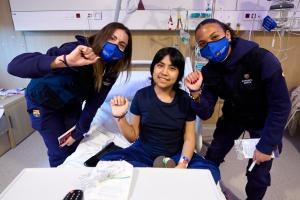 前往儿童医院进行探访，巴萨女队在新的一年为儿童带来欢乐