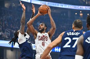 正面对决！莫布里大跨步冲击戈贝尔上篮打进