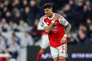 英媒：因卡皮耶将接受扫描检查，可能是腿筋受伤