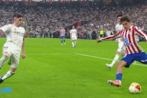 给老爸气坏了！朱利亚诺传中被库尔图瓦没收，场边西蒙尼很不满