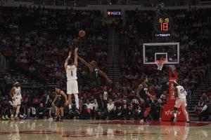 大交易亏了？西部第6火箭再输开拓者后有追兵 太阳只差0.5个胜场