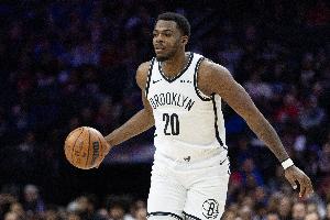 轰炸篮筐！卡梅隆·托马斯策动进攻抛传篮下 夏普空接暴扣终结