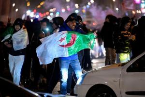 法国国内庆祝阿尔及利亚晋级引发骚乱！巴黎人报：政府发出警告