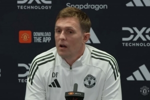 弗莱彻：不认为姆伯莫和马兹拉维能出战 VAR应审查沃克踩踏多尔古