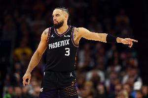 效率极高！狄龙首节9分钟三分5投3中砍下11分3板2助 正负值+11