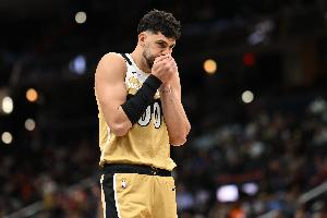 丝毫不怵！武克切维奇防守大帽锡安 随后快下跟进慢三步放篮命中