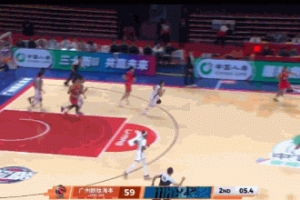 时间刚刚好！托马斯接球到前场稳稳命中压哨三分球