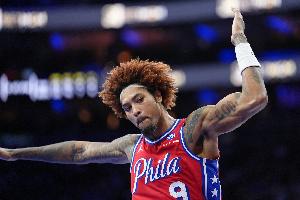 毫无手感！乌布雷半场5中0未得分 拿到6篮板